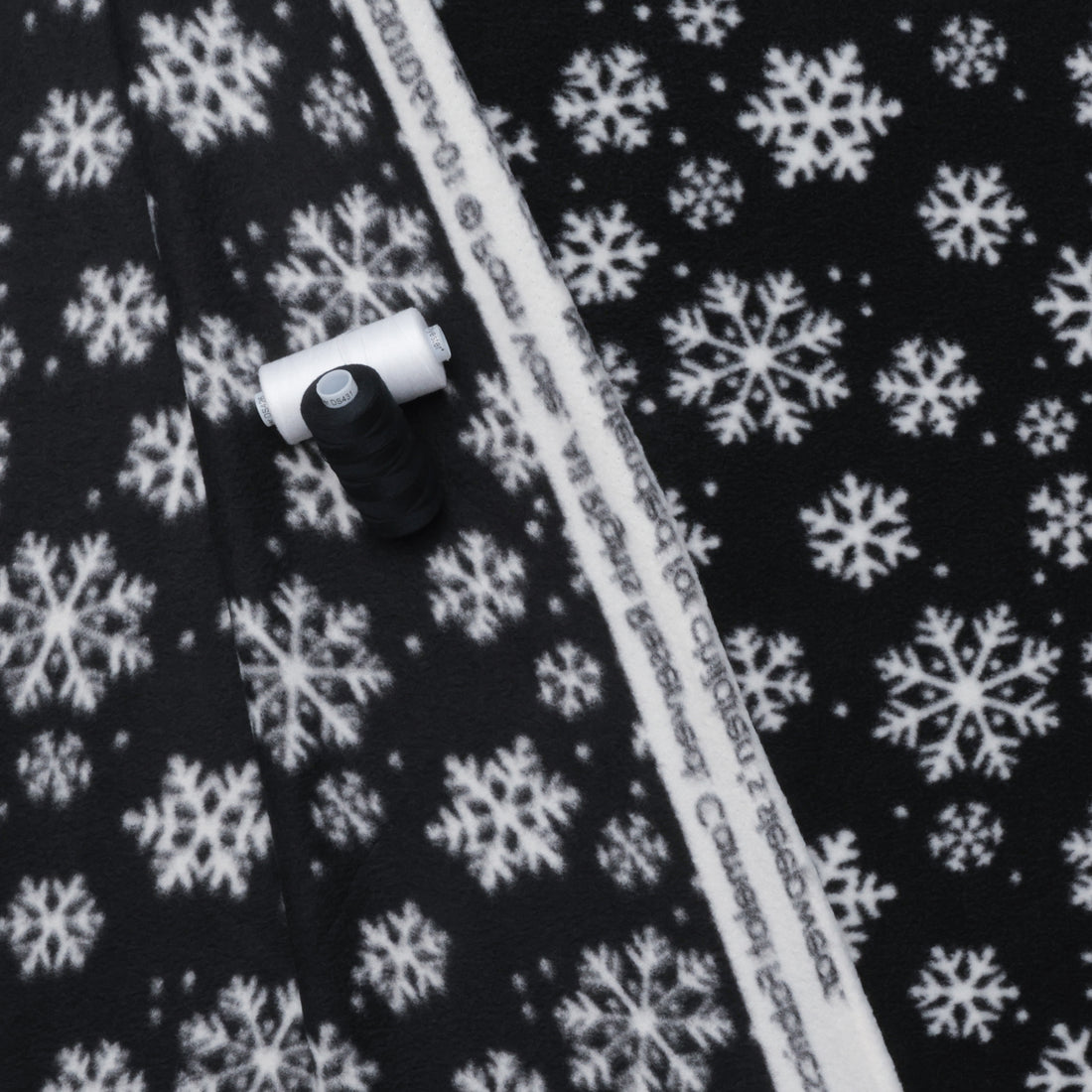 Camelot - Fleece - Frosty - Black