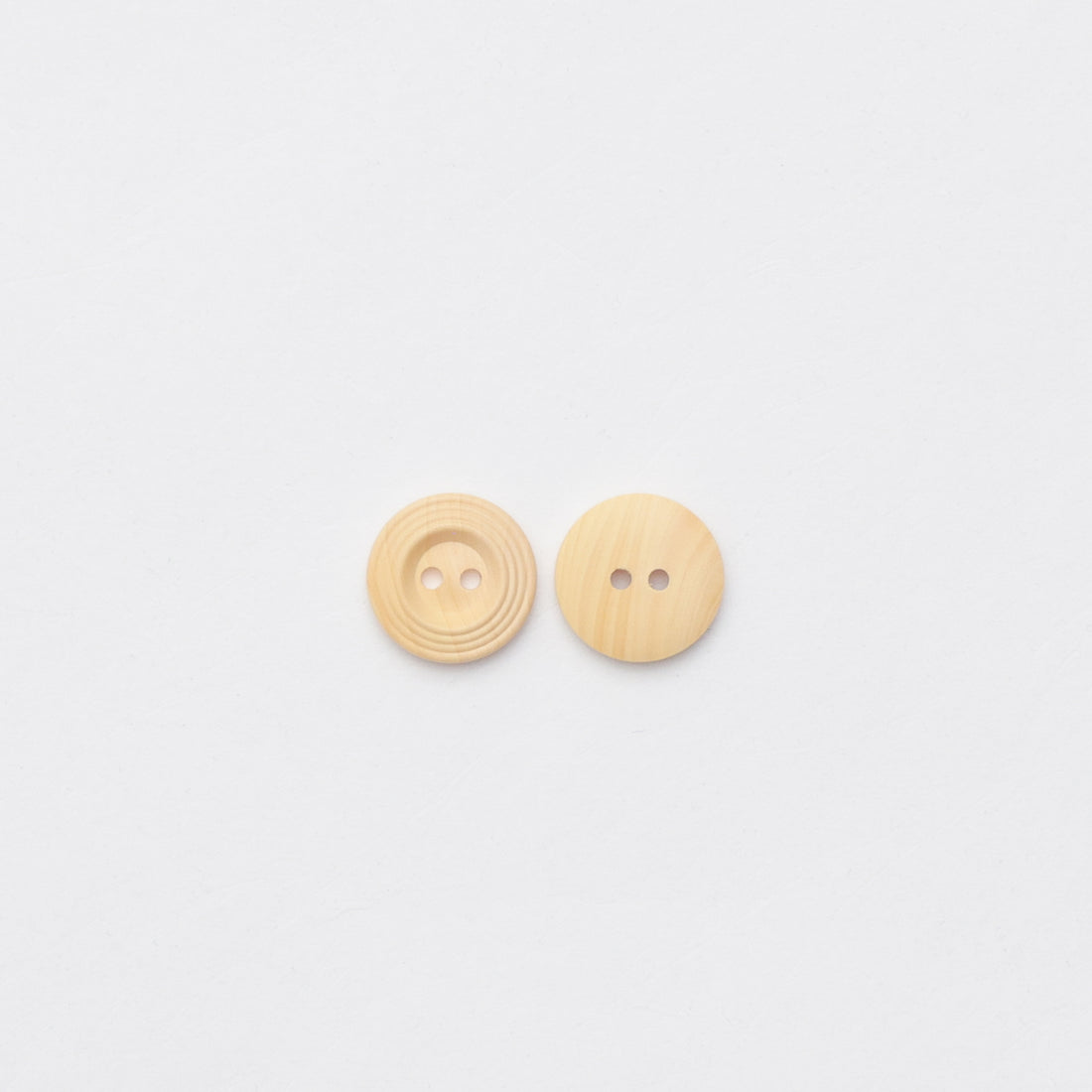 Elan - 2-Hole Button - 18mm - Wooden - Mustard