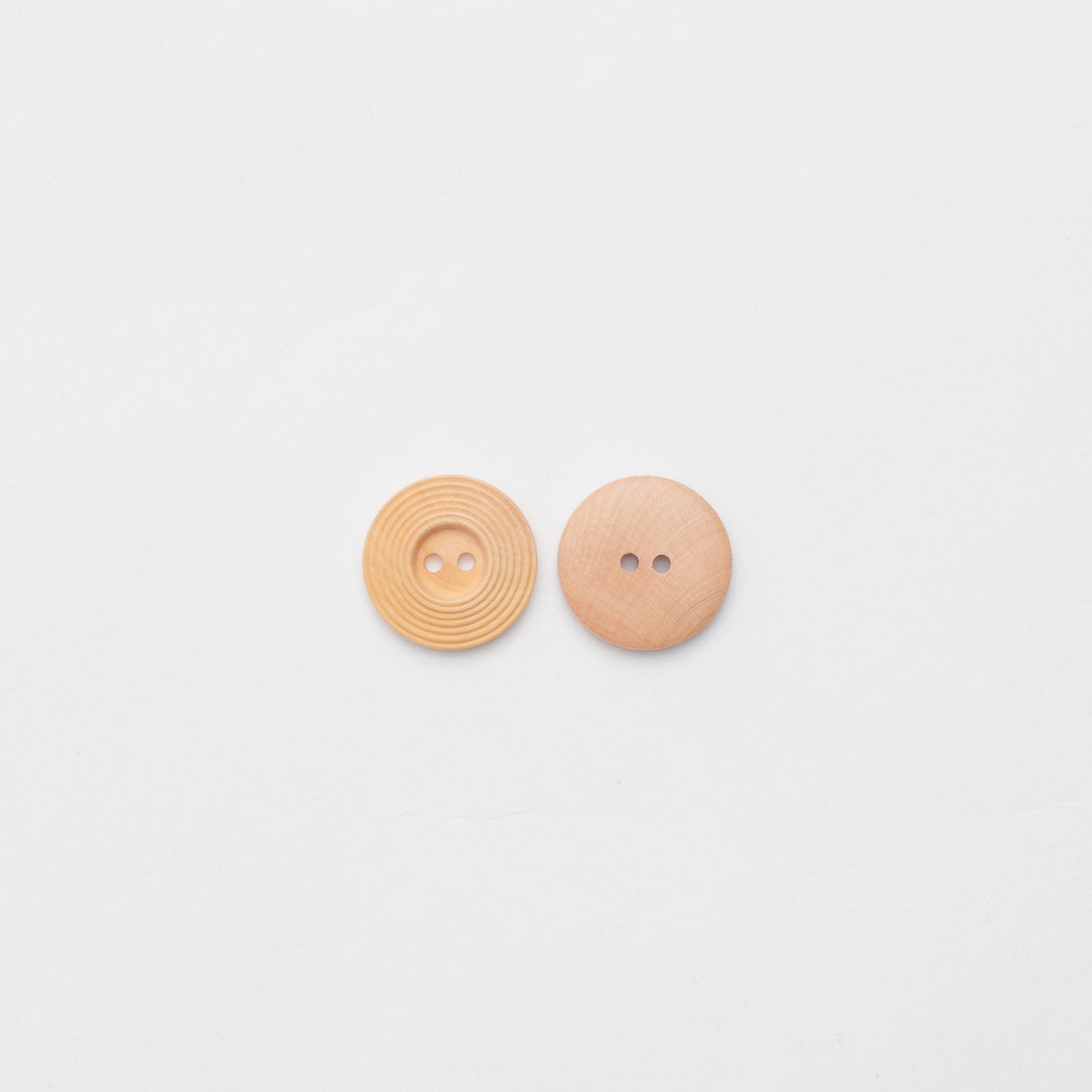 Elan - 2-Hole Button - 28mm - Wooden - Natural