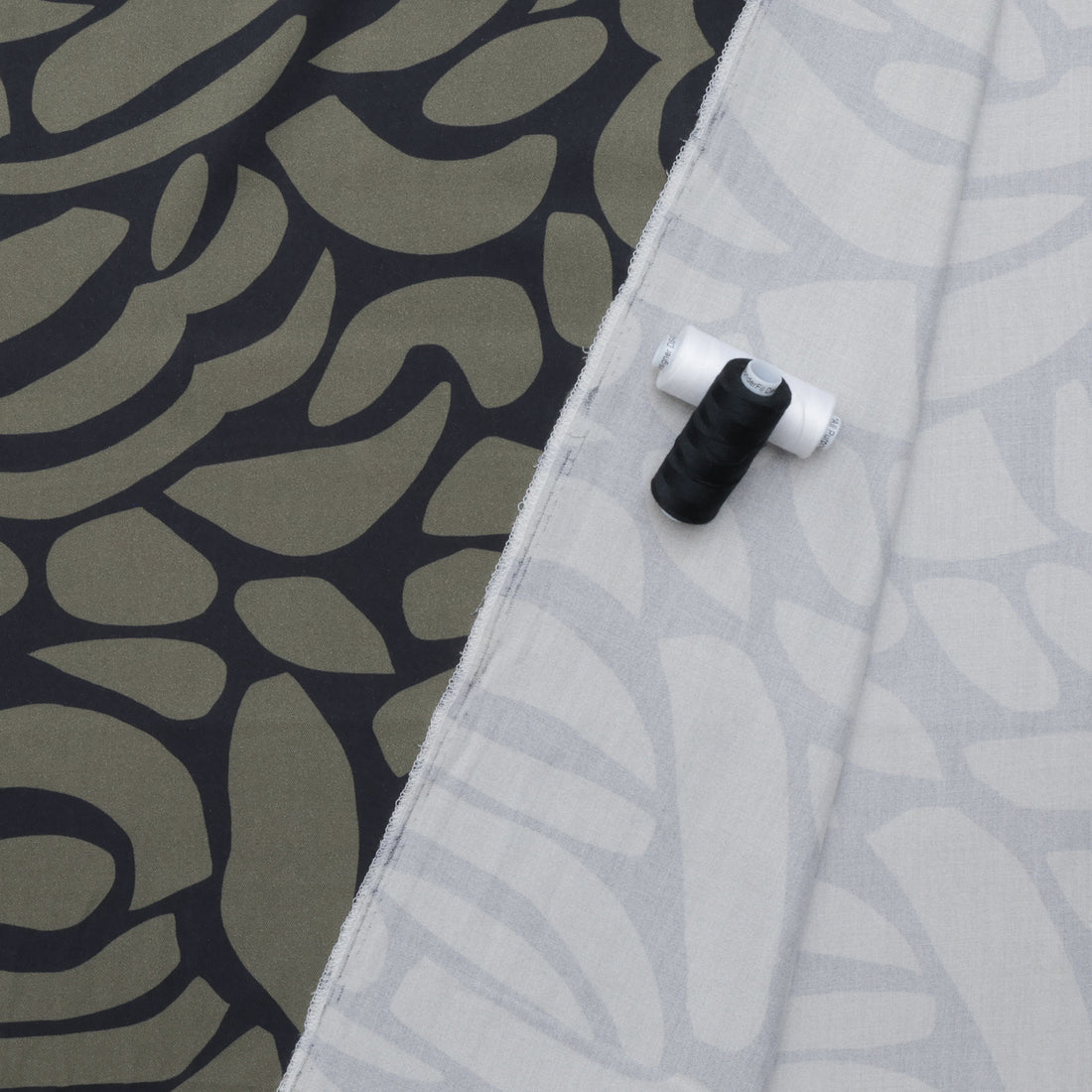 Stof - Viscose - Light and Lush Twill - Olive Black