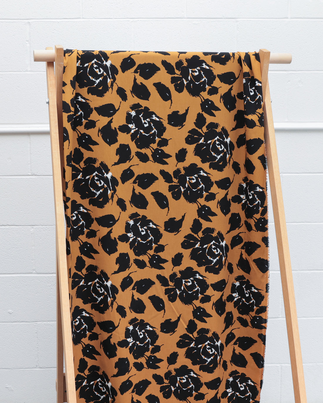 Rayon - Poplin Print - Roses - Gold Black